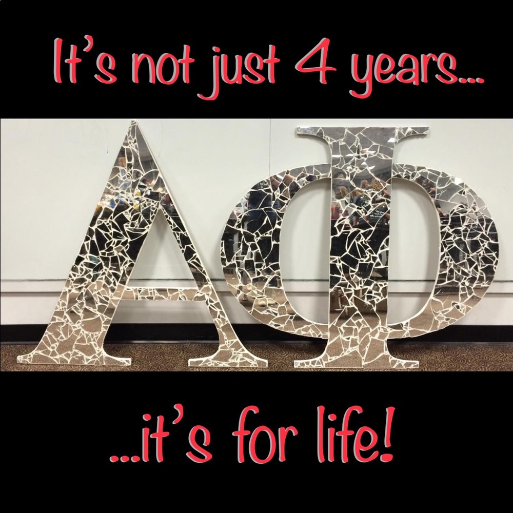 Where my Alpha Phi sisters at? 😍❤️🐻